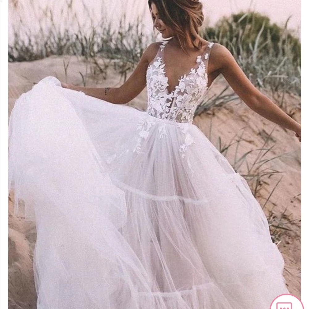 No longer needed. I bought a new dress.